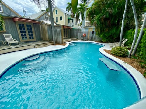 Pete's West Cottage: Pool Shared with East Cottage