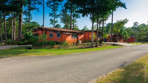 Villa 2 "Sam Rayburn Getaway" .
6 guests