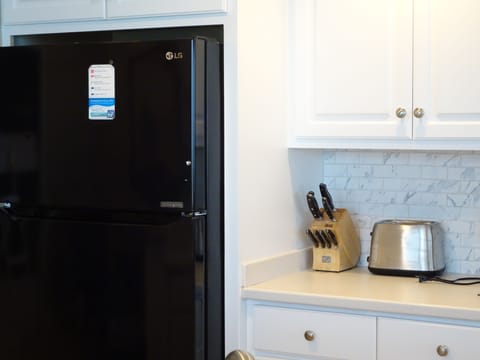 Full sized refrigerator with icemaker. 