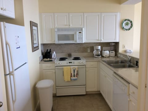 Fully equipped kitchen with everything you need to prepare