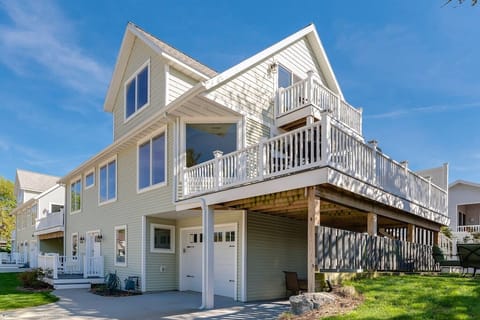 New Beach Home with Private Heated Pool at Woodman Beach!