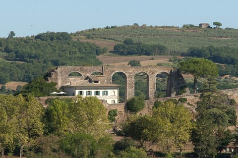 Villa dell'Acquedotto. The rolling hills of Umbria in the background