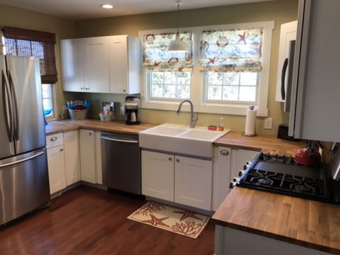 Fully equipped kitchen.