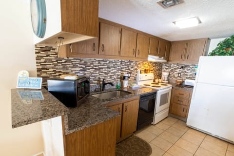 FULLY EQUPPED KITCHEN - FULLY EQUPPED KITCHEN