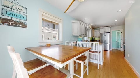 Breakfast nook seats 7 between the table and kitchen island seating