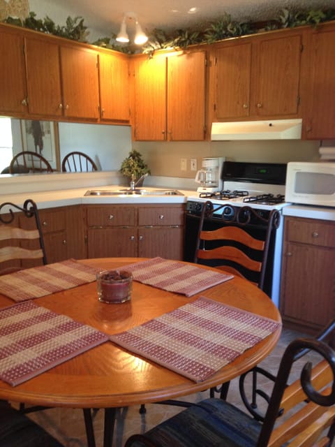Seating for 7 People including the Breakfast Bar