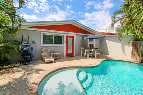 Pool home for family stays