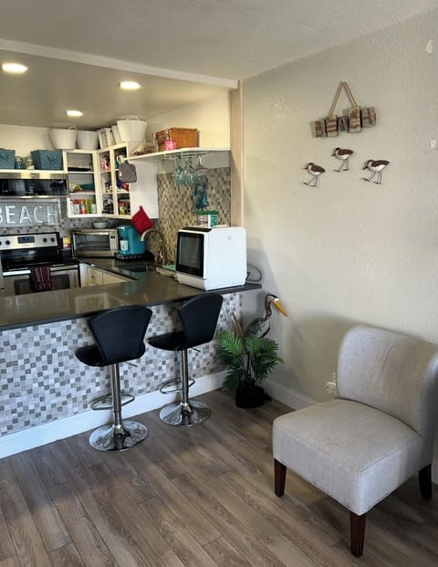 Breakfast bat & couter top dishwasher