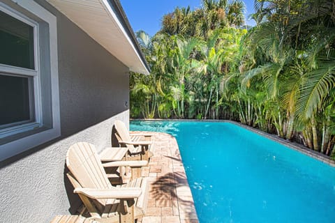 Poolside Seating