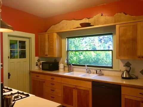 Prepare a gourmet meal and have the tools you need to do so at your fingertips! 