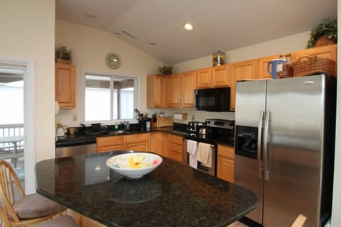 Kitchen with Granite and Stainless Steal Whirlpool and GE Appliances
