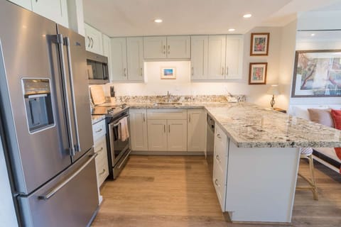 Upgraded kitchen with all the cooking essentials to prepare your favorite meal