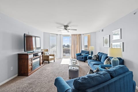 Spacious living room