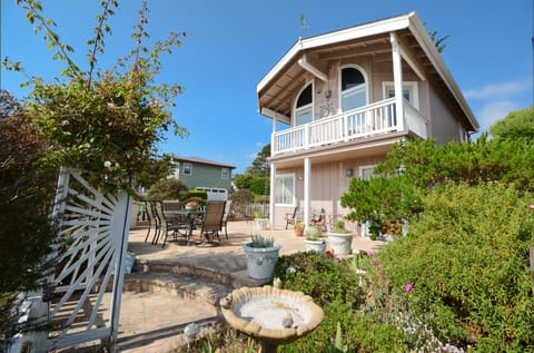 Front view of the home.