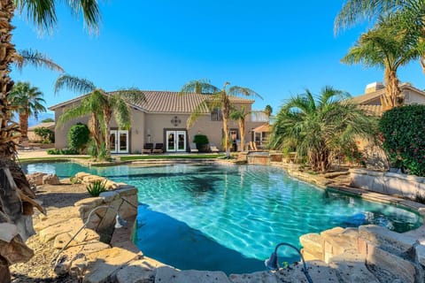 Extraordinary Swimming Pool with Elegant Landscaping