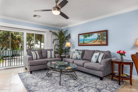 Condo overlooks a quiet side street very near St. Armand's, but without the noise.  Many new furnishings added.