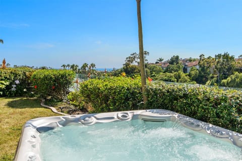 Jacuzzi with ocean view - STR14-0092