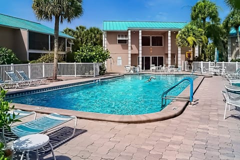 White Sands heated community pool with loungers.....grab a book and get to the pool!