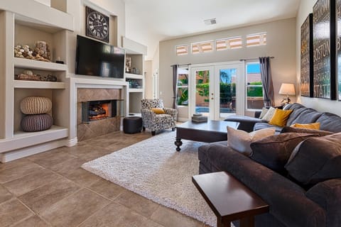 Living Room with HGTV and Gas Fireplace