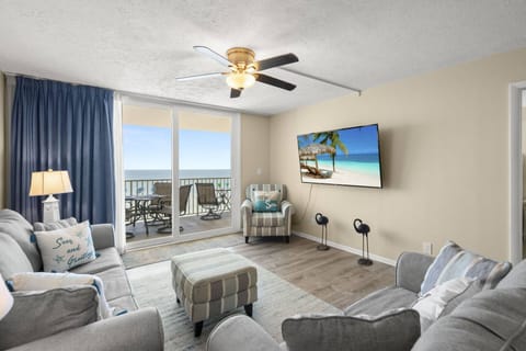 Living Room with Queen Sleeper Sofa, Loveseat, Smart TV and Access to the Private Beachfront Balcony!