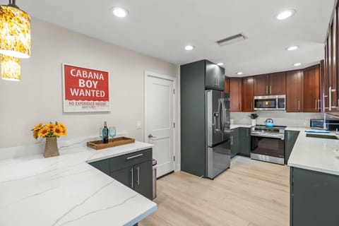 New breakfast bar and appliances!
