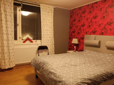 Bedroom double bed