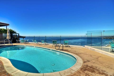 Pool shared by only 8 units - STR14-0090