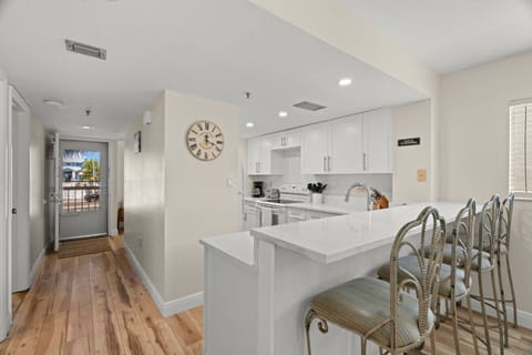 Additional Seating at the Breakfast Bar