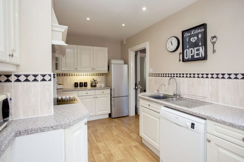 Bright and airy fully fitted Kitchen