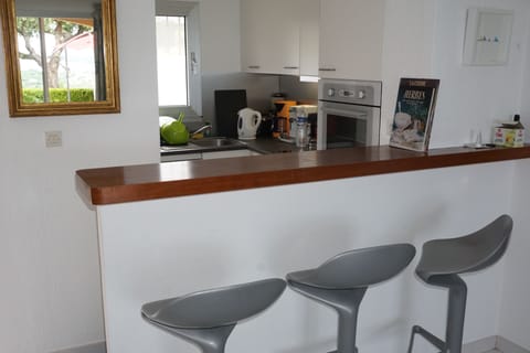 Open kitchen - completely equipped. And: with a view...