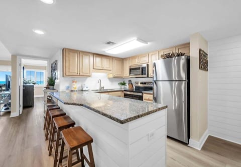 HSRC Breakfast Bar with Seating for Four