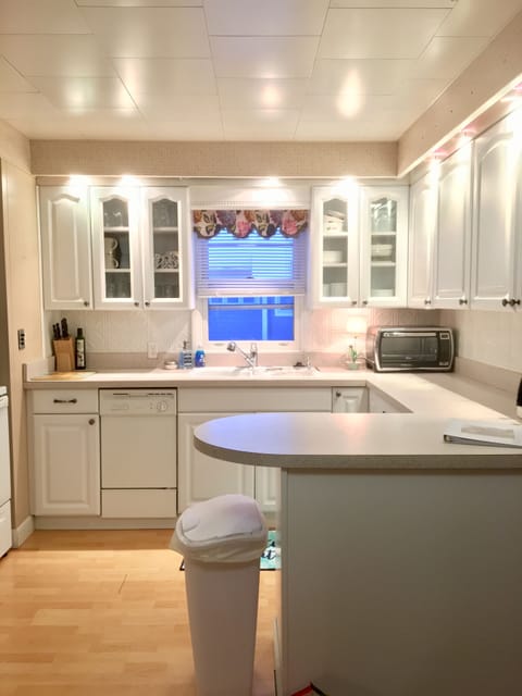 Well equipped kitchen. 