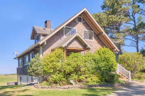 First Mate's Cottage,  managed by Bloomer Estates Vacation Rentals.