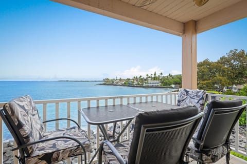Oceanfront Lanai - Property sits on Kona bay