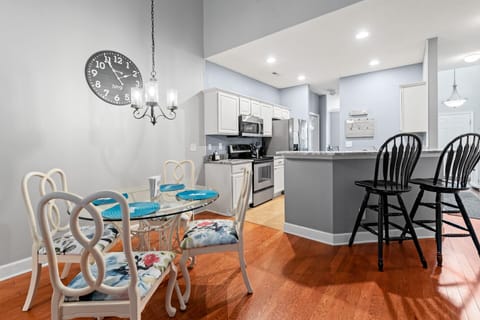 kitchen seating area