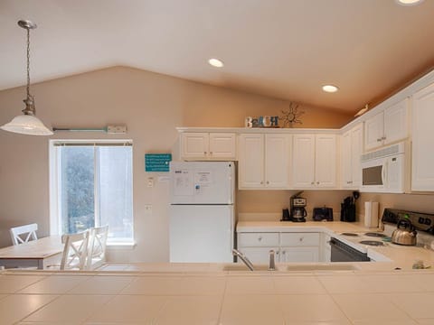 Fully stocked kitchen for all your cooking needs