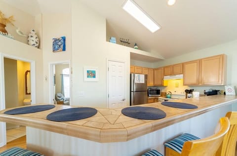 Kitchen Bar with Seating