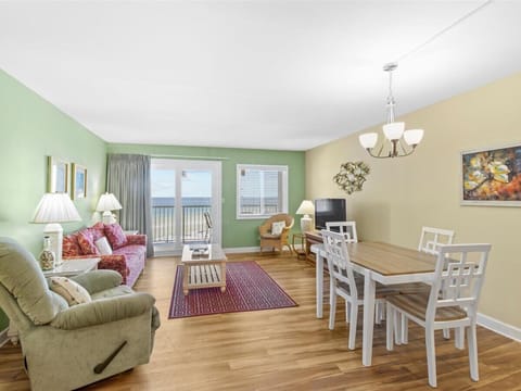 HSRC 719 Living Area/Dining Area