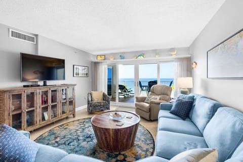 Living Area w/Gulf Front View
