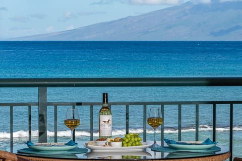 Ocean front lanai with views of neighbor islands