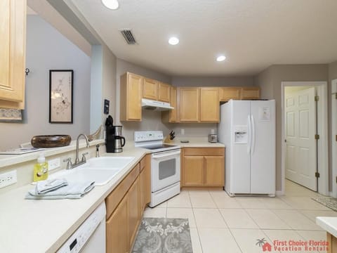 Magnolia Beach House - Kitchen