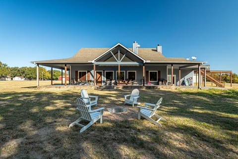 Welcome - Enjoy our firepit!