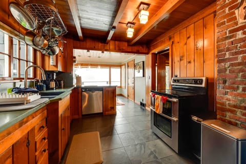 Kitchen | Fully Equipped | Standard Drip Coffee Maker | Main Floor