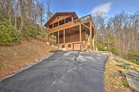 Boone Vacation Rental Cabin | 3BR | 3BA | 2,600 Sq Ft | Stairs Required