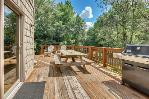 A picture of the upper balcony of this Pocono rental in Towamensing Trails, with its picnic table, grill, and lawn chairs.