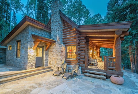 1.0-mountain-village-vacation-rental-yellow-brick-cabin-exterior