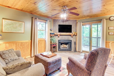 Whittier Vacation Rental | 1BR | 1BA | 625 Sq Ft | Stairs Required