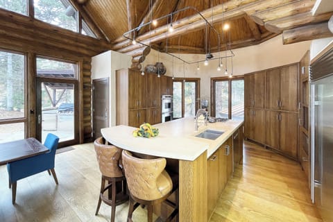 2.08-telluride-alpen-ridge-kitchen-1