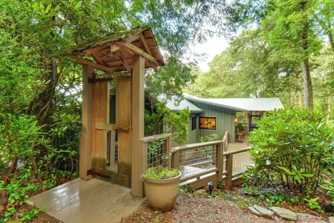 Highlands Vacation Rental | 4BR | 4.5BA | 2,100 Sq Ft | Stairs Required