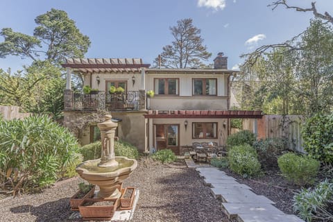 Welcome to "Tuscany by the Sea"! (Rear of Home)